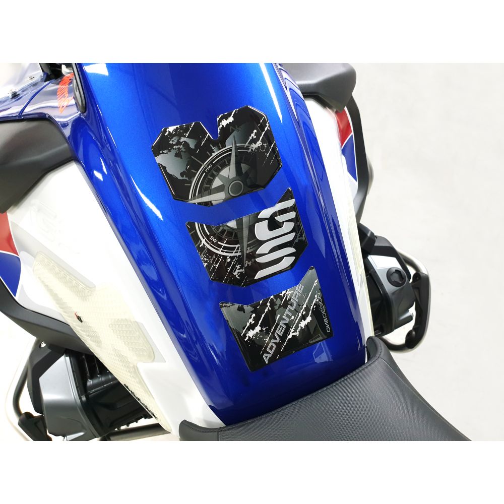 Universal Tank Pad Gloss Black Resin/polyurethane Black	/Carbon Fiber	/Gray	/White 43010817